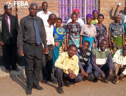 FEBA-LUISTERAARKLUBS VESTIG TWEE KERKE IN MALAWI